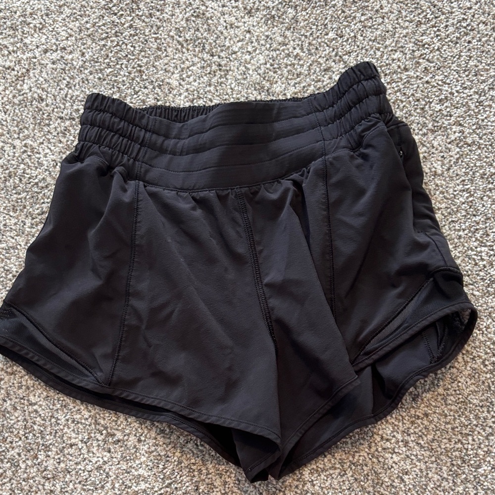 lululemon hotty hots 2.5 Shorts